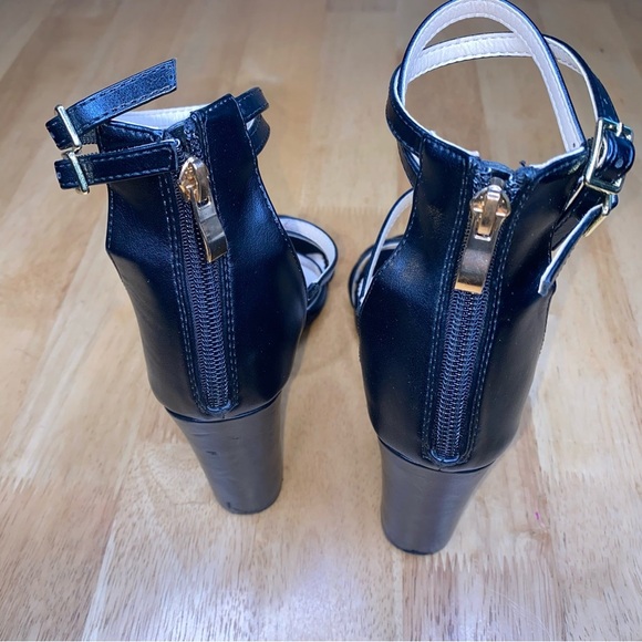 Olivia Miller Size 8.5 Black Sensual Block Sandals in Great Condition - Picture 15 of 16